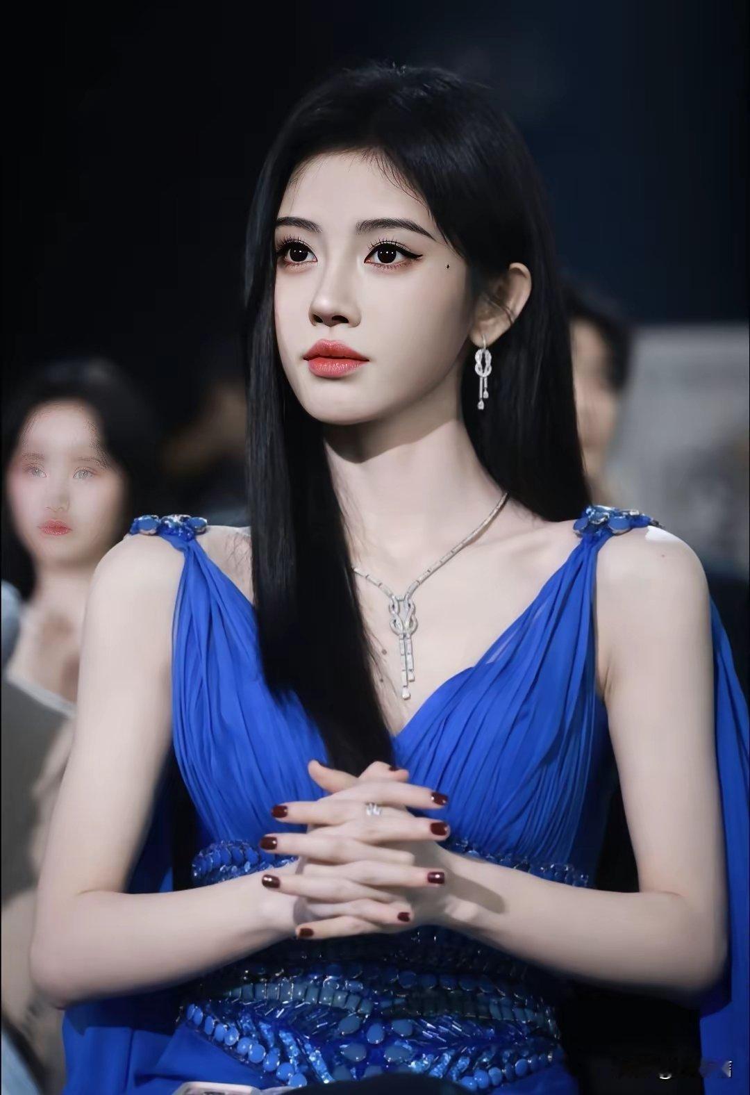 90花四美最新投票评选出炉，摘得前4名的90后女演员依次为古力娜扎、迪丽热巴、陈