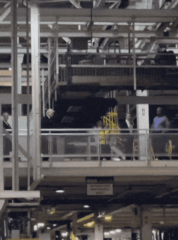 美国建国250年盛景：第一个现场公开竖中指骂街的美国总统出现了！美国建国马上就要