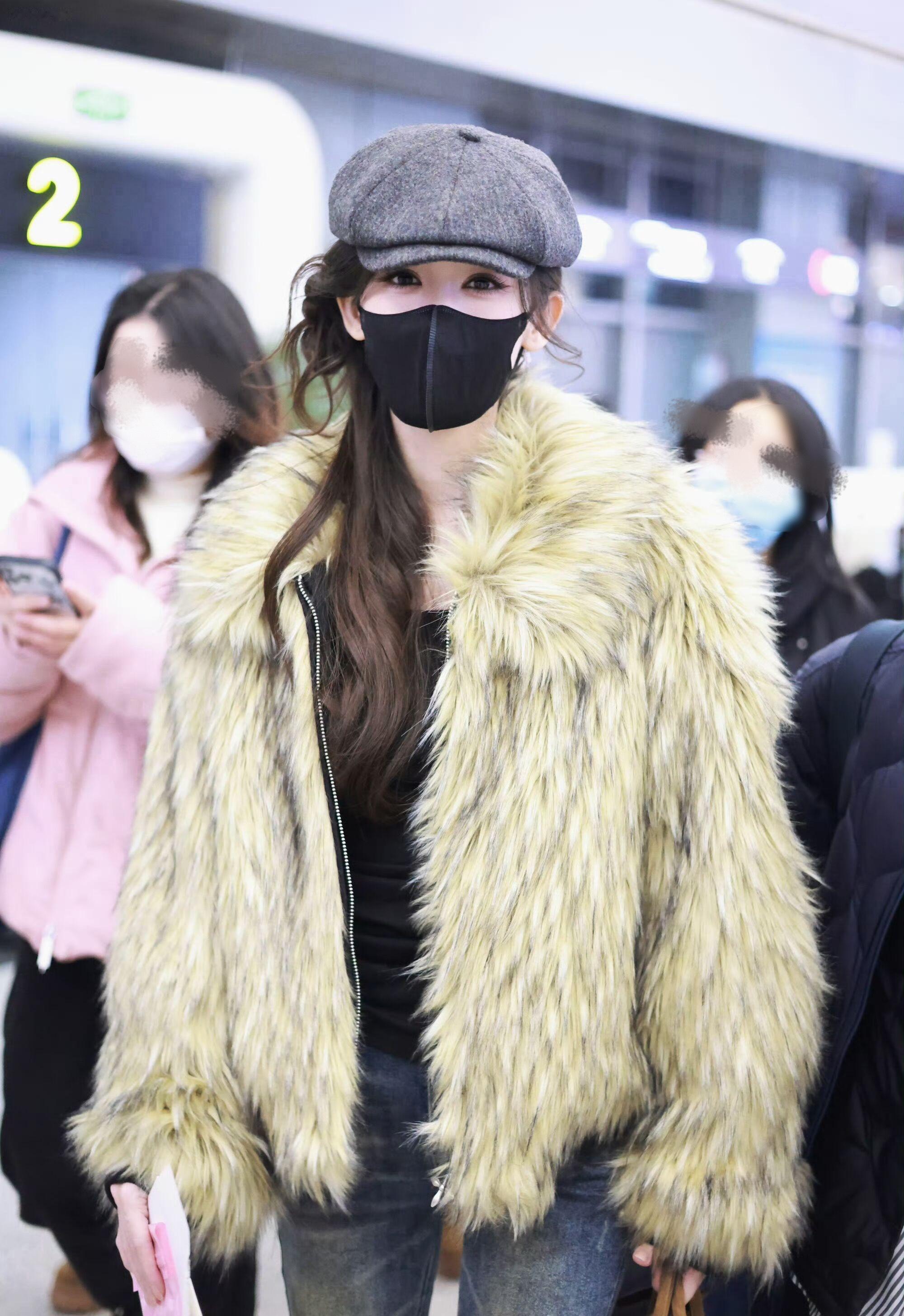 妈呀娜扎好美，原来窝鱼想要的黑口罩皮草穿搭是这个效果…