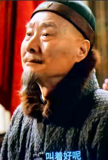 看了下午场《戏台》，剧情挺荒诞的，但是我却没笑。因为估计所有看完了，都可以回
