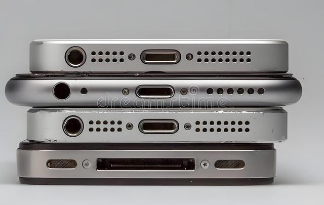 泪目！被手机厂商“优化”掉的宝藏设计翻翻抽屉落灰的老手机，3.5mm耳机孔、可