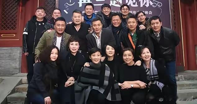 上大学时，我一直认为北京电影学院、中央戏剧学院毕业的，都能成为大明星！直到我大