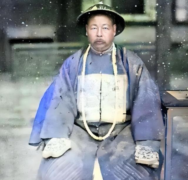 1996年，左宗棠曾孙想回上海，写信给市委，请求分一套低楼层的房，谁料，他时任上