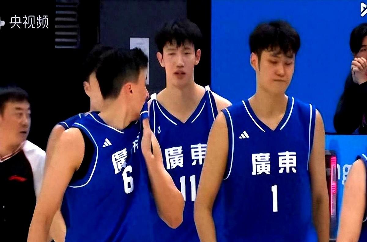 2米26的徐昕，这天赋本该是内线“巨无霸”，结果现在却把一手好牌打闷了？全运