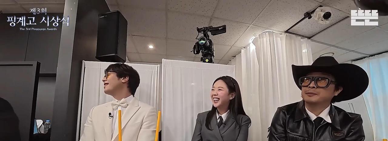 离开跑男后，他去了戛纳电影节领奖。你记得那个搞笑摔跤的李光洙。他现在用演技敲