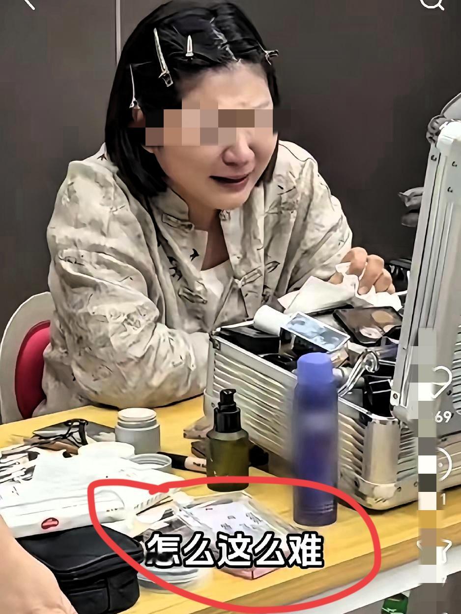 不查不知道查了才明白为啥王暖暖六年离不成婚主要是因为他老公还要在泰国​服
