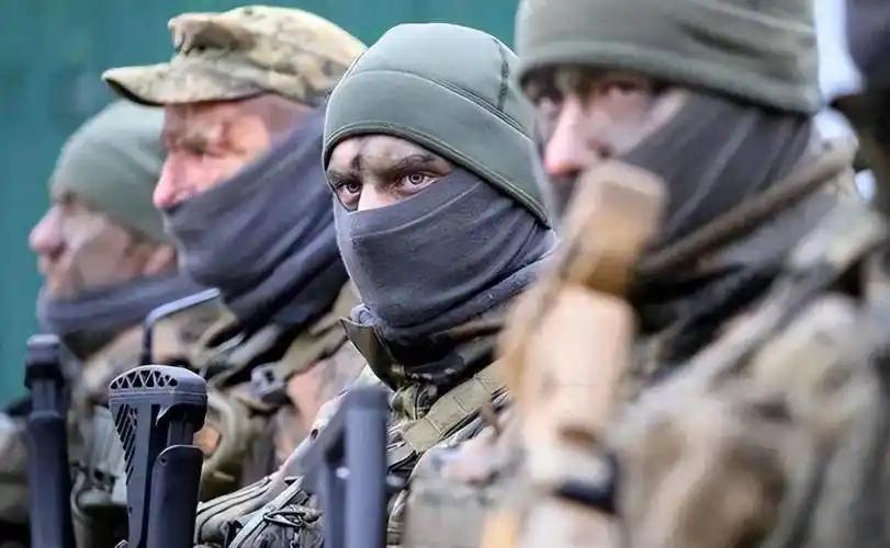 乌克兰恐怕真的没人可死了！俄军在顿涅茨克打扫战场，越扫越心惊：满地阵亡士兵，竟没