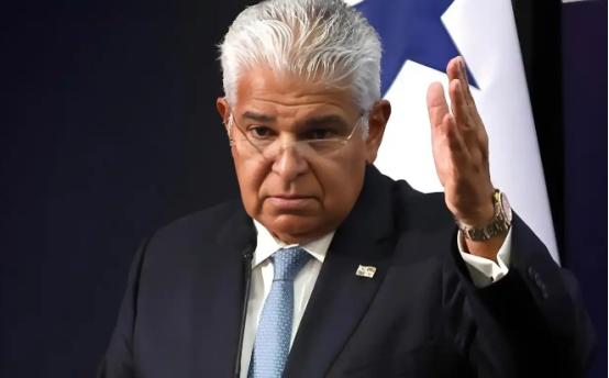 特朗普这回绝对是傻眼了！他前脚刚在白宫庆功，后脚巴拿马就直接反水了。谁能想到，巴