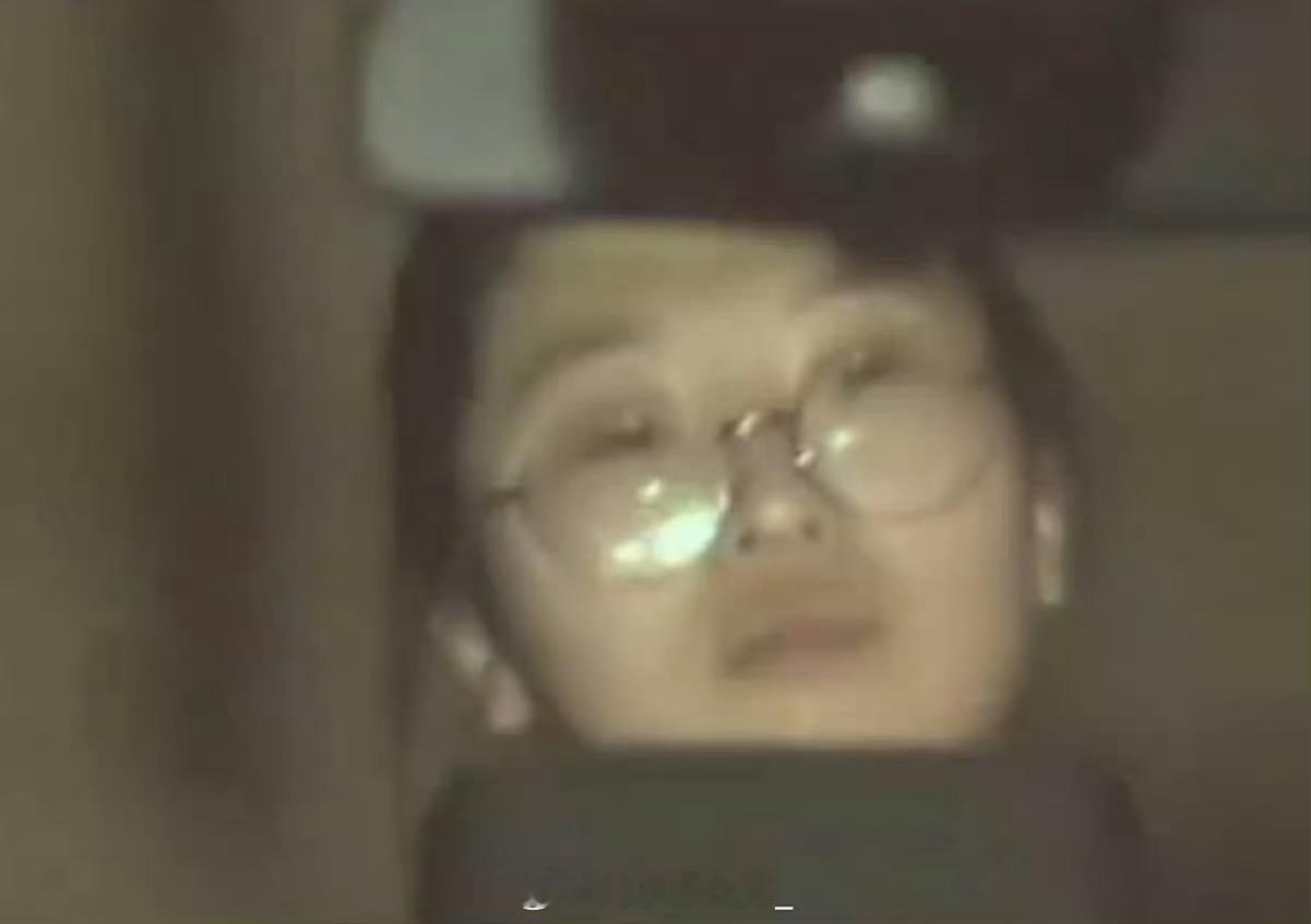 22岁的韩国女大学生，上课掏出铁锤，连锤了8位日本同学。。。