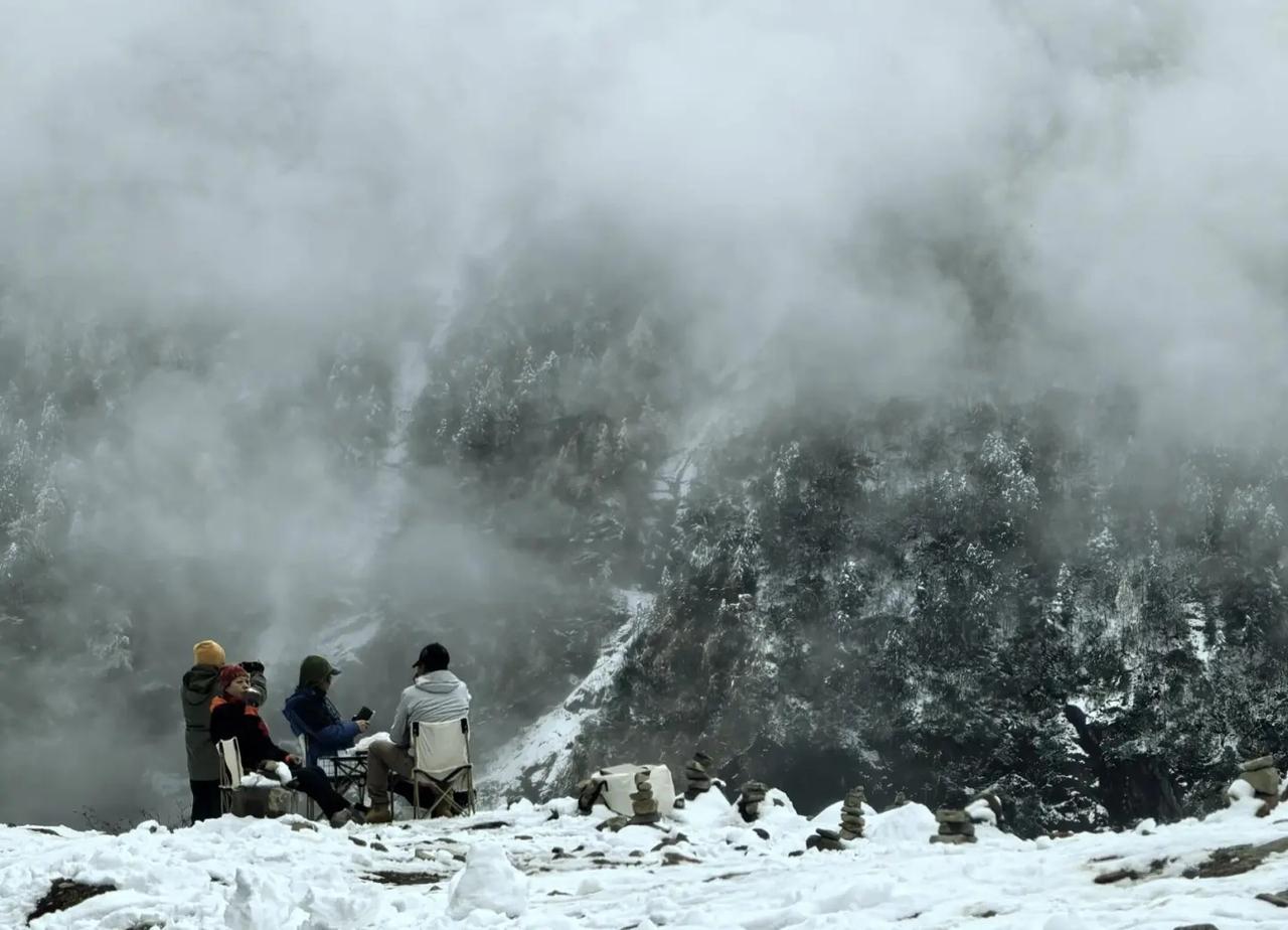 今天在理小路堵车了的各位……差点错过理小路，先是说理小路大雪封路，不让走，毕棚