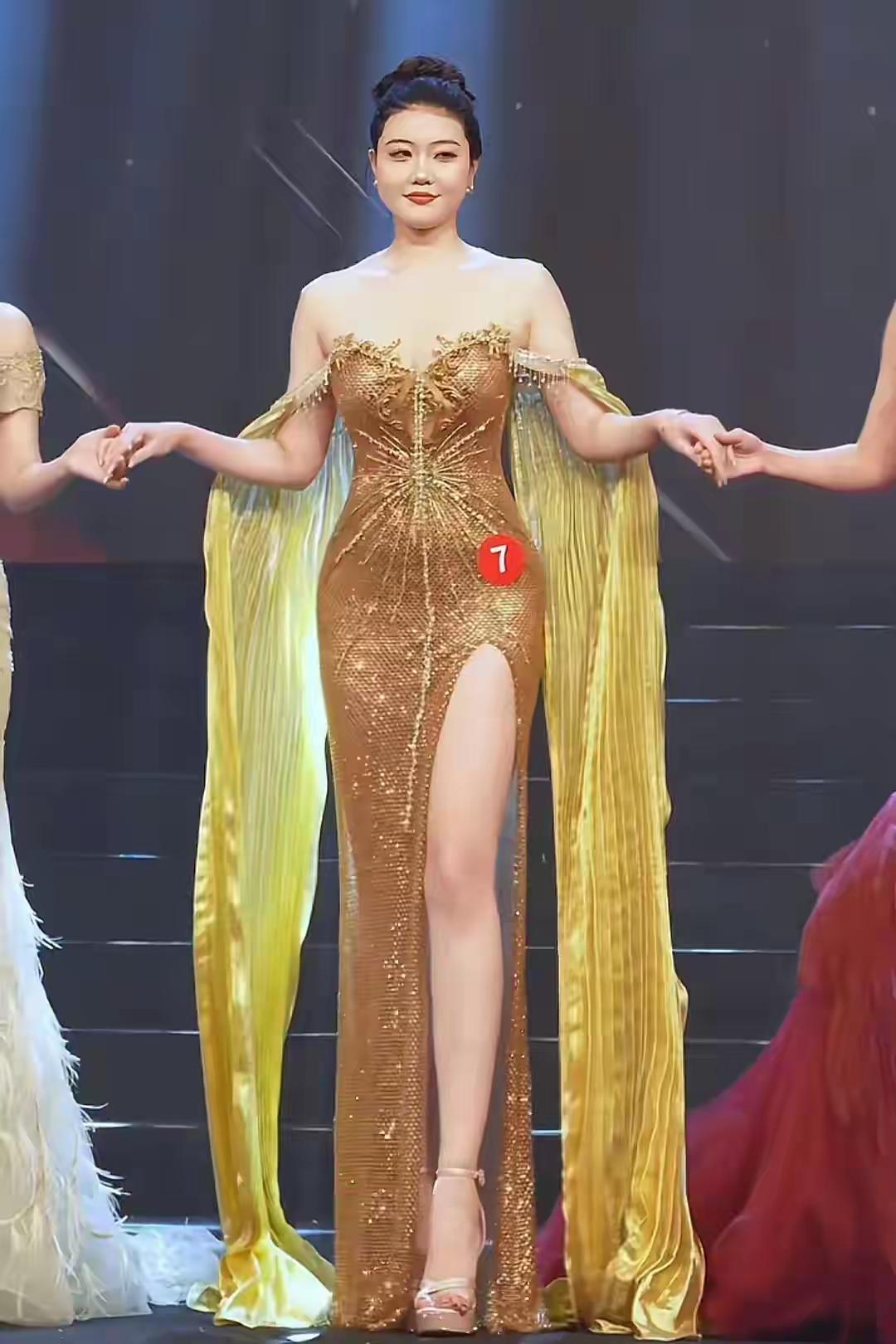 全球中华小姐香港冠军，很漂亮，身材也很好，这才是正常健康美，大家赞同吗？