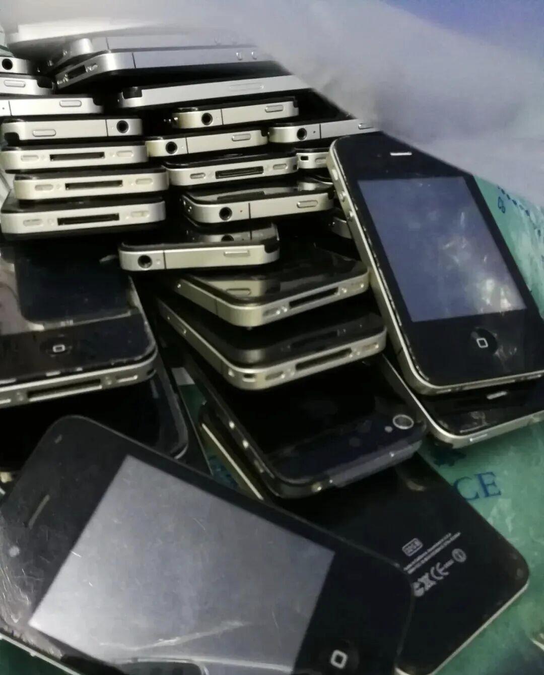 你知道吗，现在一台碎屏的安卓机能卖200，完好的苹果却只值350。我上周拿三部旧