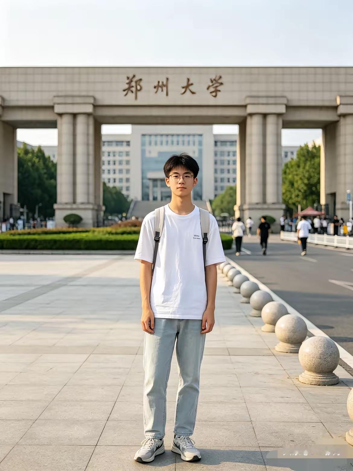 这孩子今年考上大学，兜里却只有两百块钱。他妈在镇上帮人洗床单，手指头泡得发白