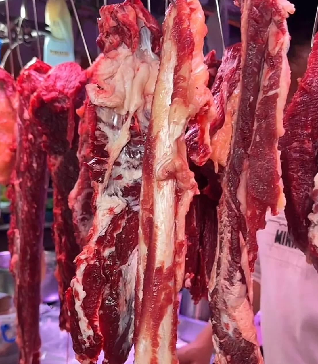 汕头牛肉完全吊打广东各地牛肉价汕头牛肉55一斤，这还是起步价！另外的还要看部