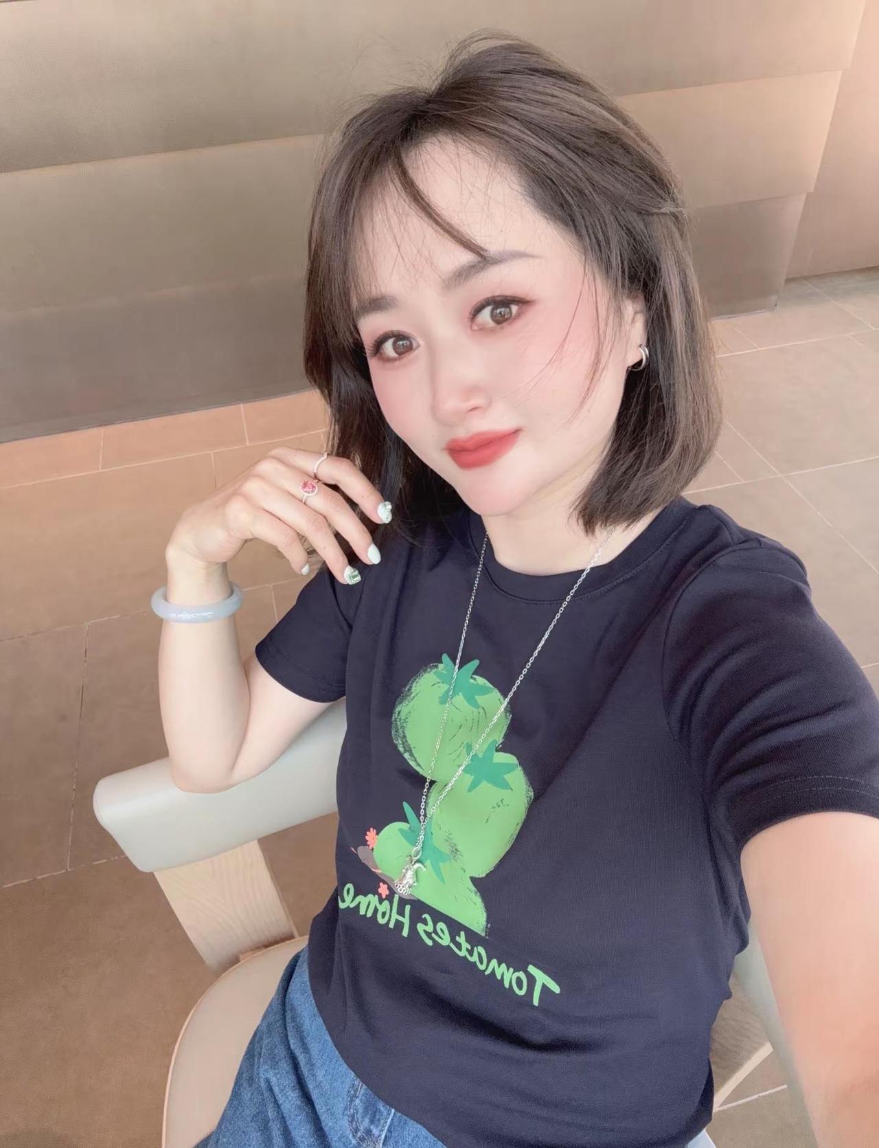 是我自己想太多百搭t恤一杯奶茶的快乐