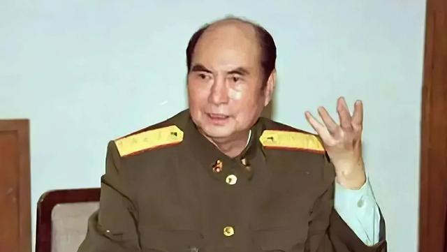 1996年时任中央军委副主席的张万年将军来到山西视察骨子，在吃饭期间竟听到一名解