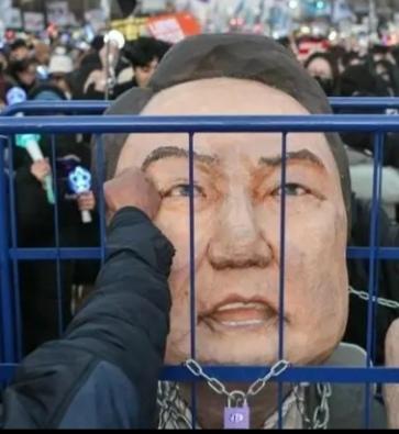 尹锡悦庭审不但拒不认罪，还大吼“检察官给我出去！”虽然不是很