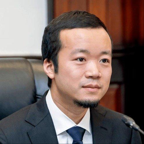 看了柬埔寨太子集团头目陈志的履历，他的发家是在2015年，在这短短十一年时间里，