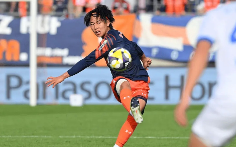 差距明显！正在踢U23亚洲杯的日本球员世元史音收到荷甲阿尔克马尔的报价，这届亚洲