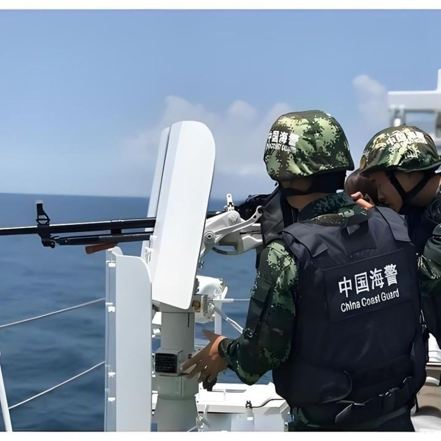 菲律宾扛不住了！拉着七国海军、十一艘军舰，在别人家门口摆开阵势，拿着对讲机喊了半