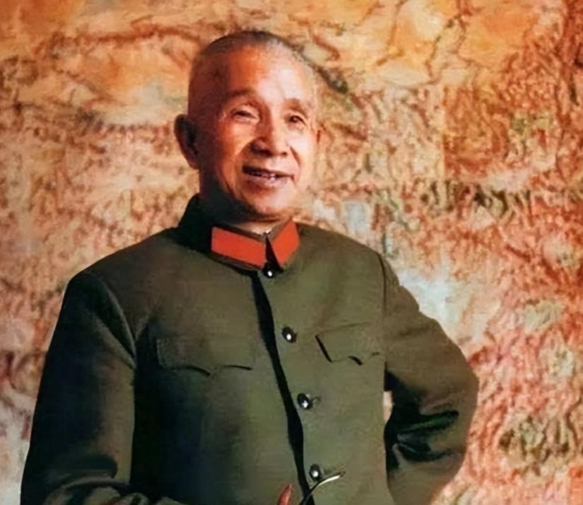 1976年毛主席临终前，叶剑英为何悄然交代粟裕不可泄露秘密？背后原因令人深思1