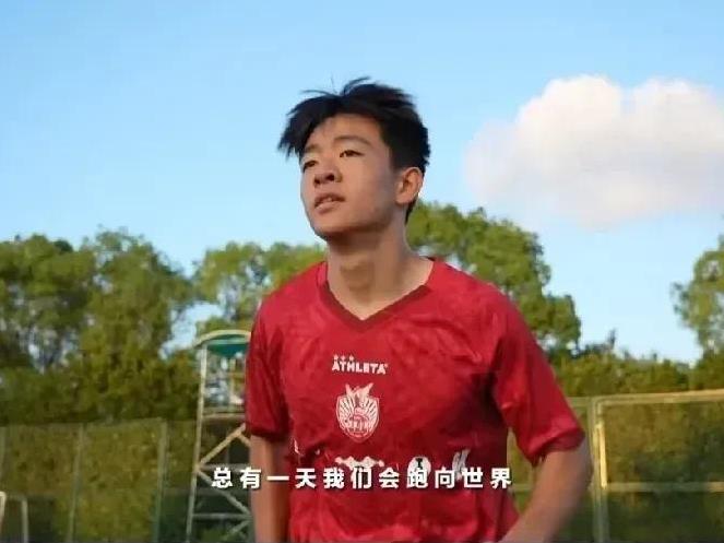 比亚迪是不是疯了？没有赞助中国国家队，居然赞助董路老师的青训项目“足球小将”。这
