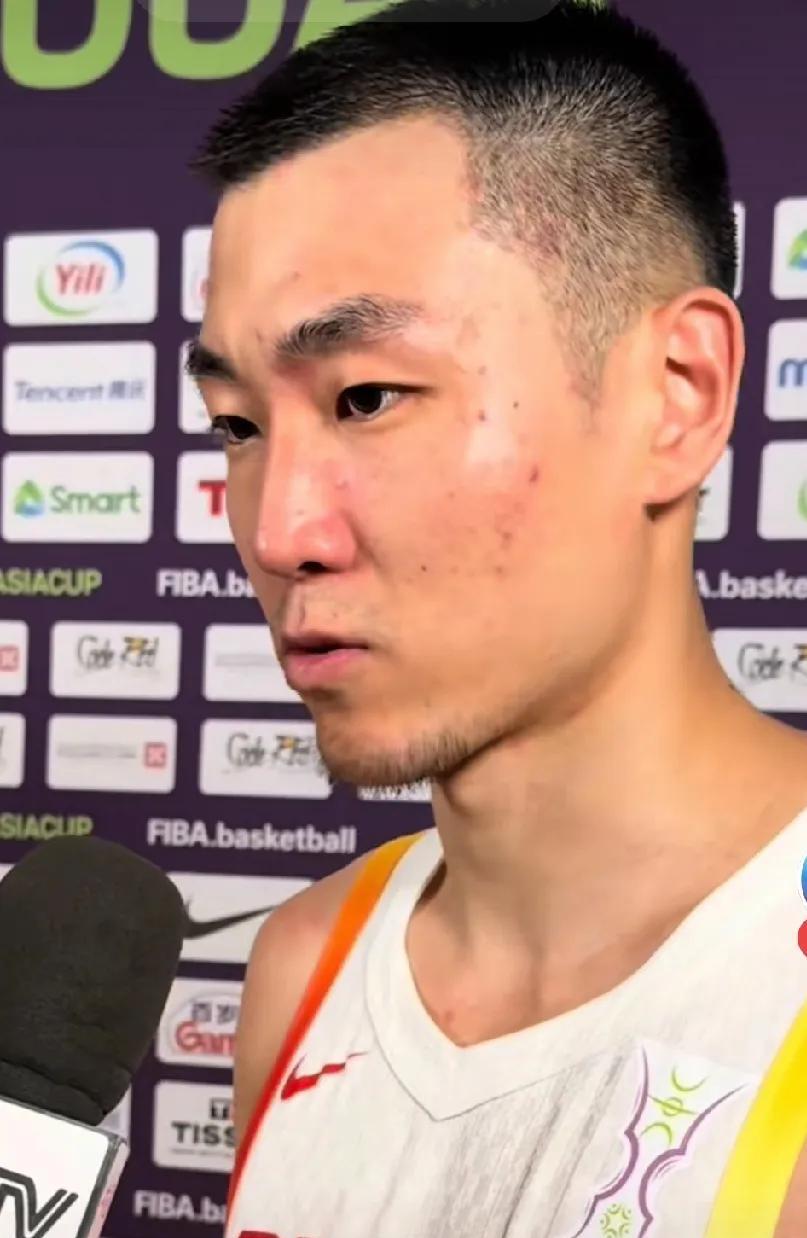 饱受争议的三个人，在中国男篮赢下新西兰男篮后的表现：一，赵睿确实不容易的赵睿
