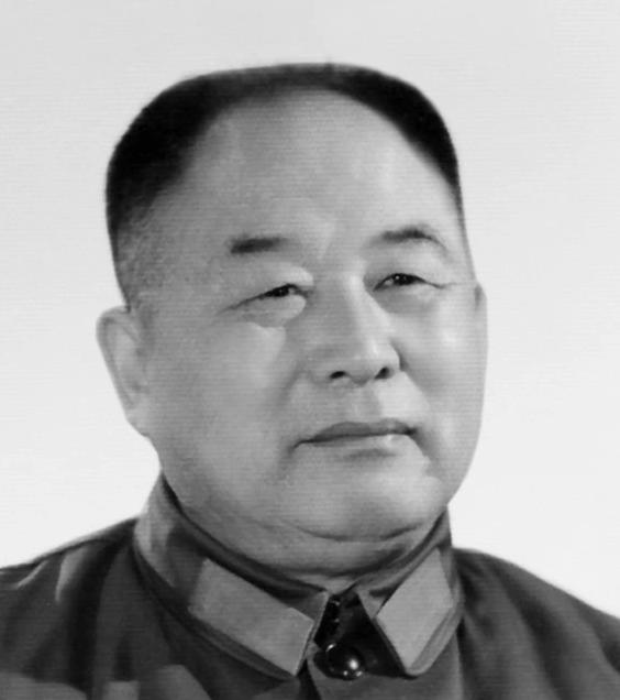 1973年李德生刚上任副主席，就紧急调往沈阳，主席调侃：他是陪嫁1973年李德