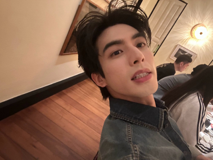 宋威龙男友来的