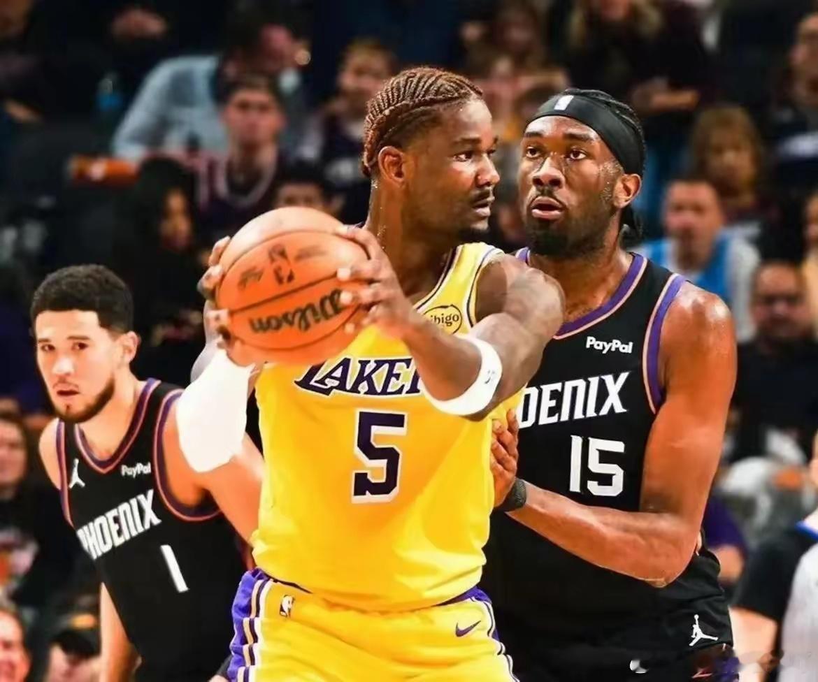 艾顿和马威对比。艾顿赛季至今打了46场，马威打了50场。艾顿场均上场时间28.2