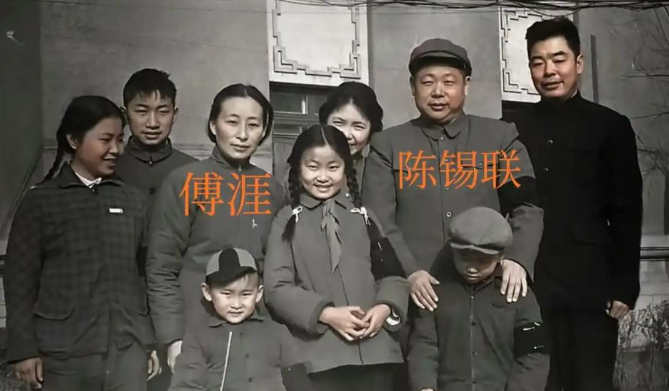 1961年3月，陈赓大将的追悼会上，一个令人意外的画面让在场所有人动容：开国上将