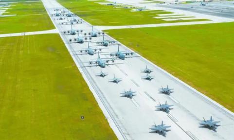 美国出动300多架飞机在亚太搞演习，本以为要玩一把突防后的轰炸本土，结果却变成了