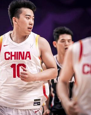 中国男篮主教练郭士强嘱咐王俊杰在美国一定要自律。王俊杰在接受采访时谈到了郭士强指