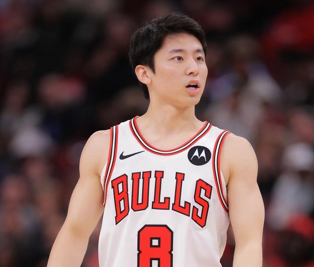 日本后卫河村勇辉看到杨瀚森nba表现，会立刻陷入沉思，难以望及其项背，毕竟首轮第