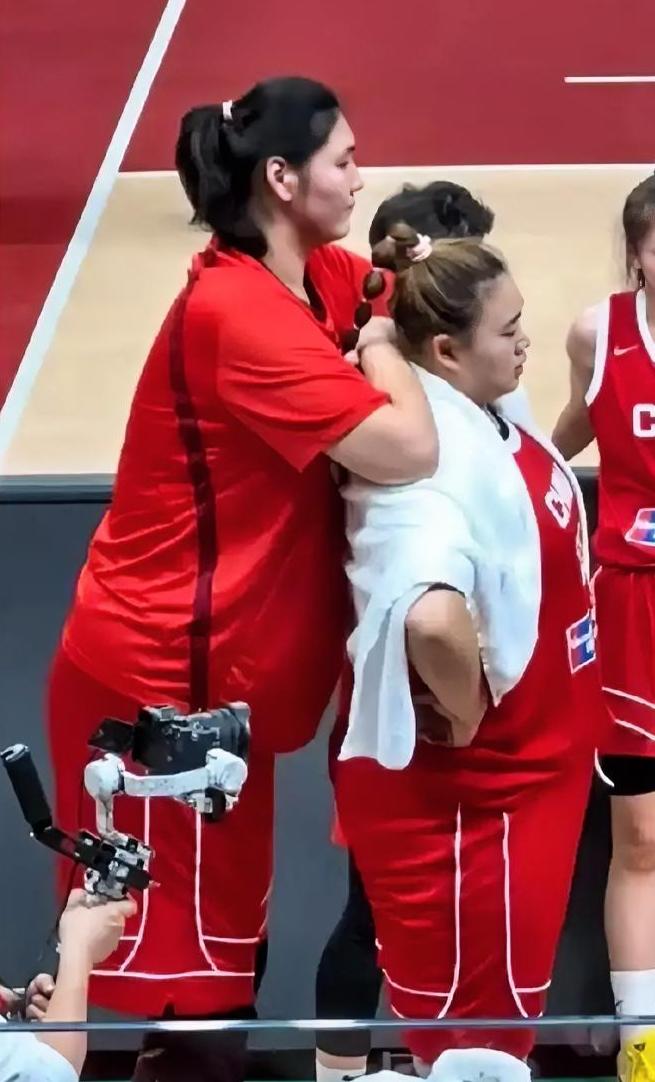 150公斤的张子宇与130公斤的刘禹彤最大的区别：张子宇胆子小，不敢强攻。