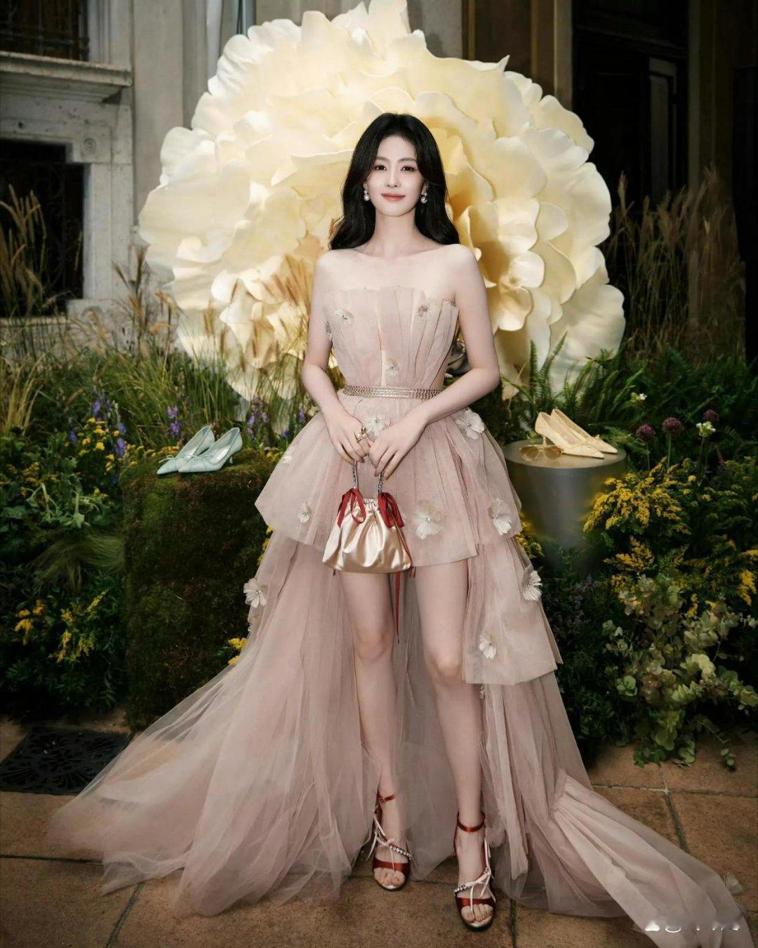 白鹿粉纱裙高级逆天美