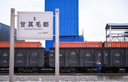 据悉，中蒙第二条跨境铁路——甘其毛都至嘎舒苏海图铁路工程已过半。截至8月27日，