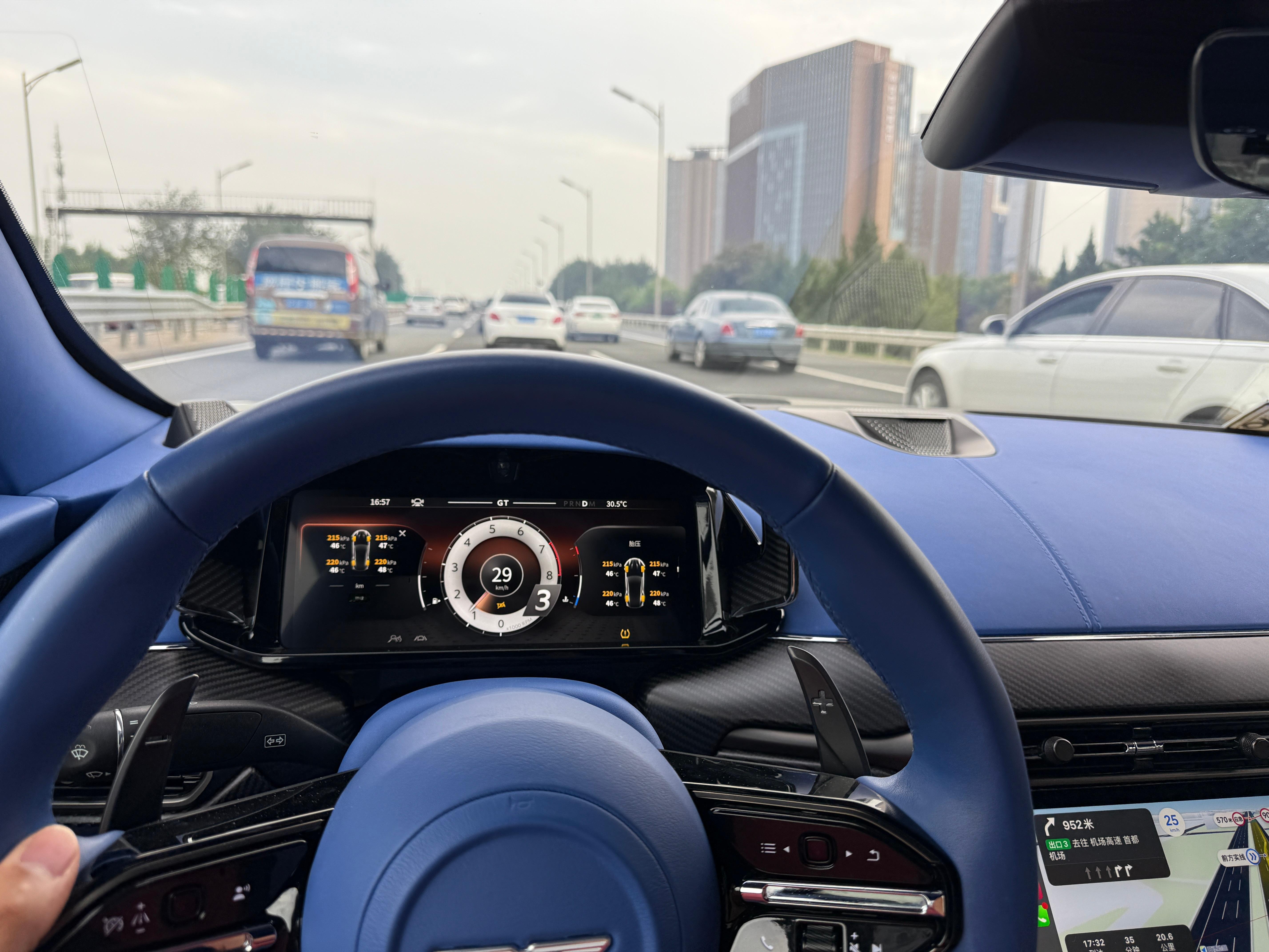 英国牌子上路，有点爽～​​​