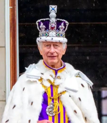 英国国王竟然购买中国汽车作为皇室座驾！5月22日，英国国王放弃使用以往的劳斯莱斯