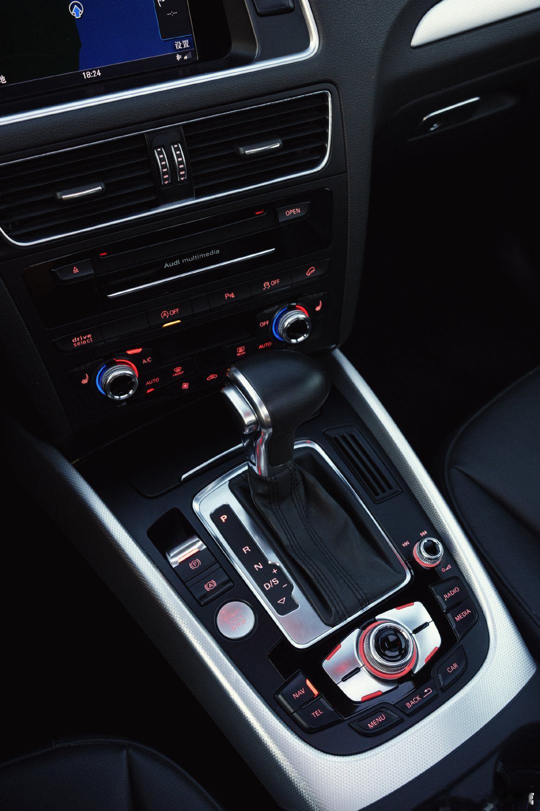 2015奥迪Q545TFSI一辆搭载EA8373.0机械增压引擎的奥迪Q5