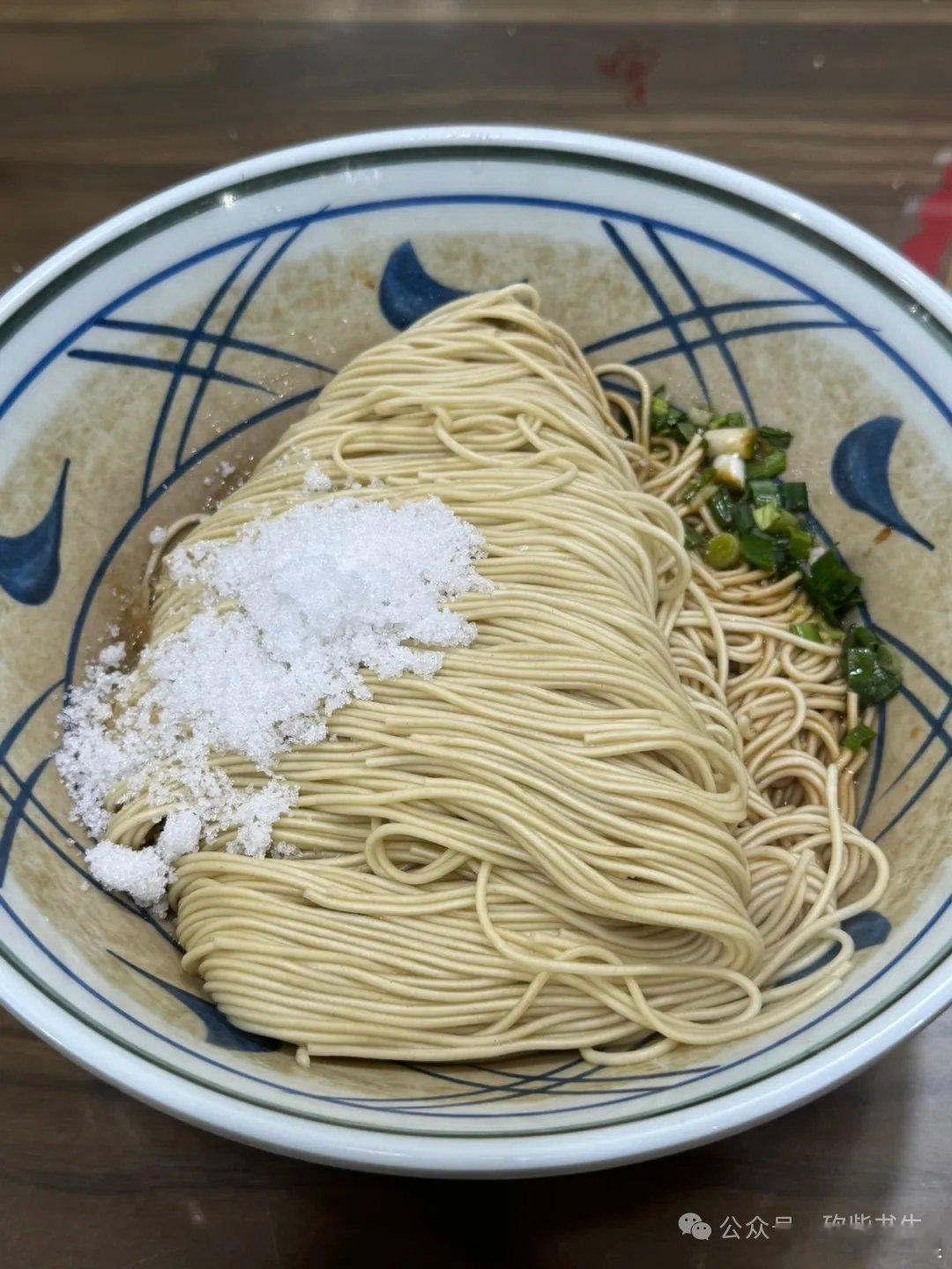 砍柴书生说无锡的面条拌一点白糖，鲜，我下次一定要试试