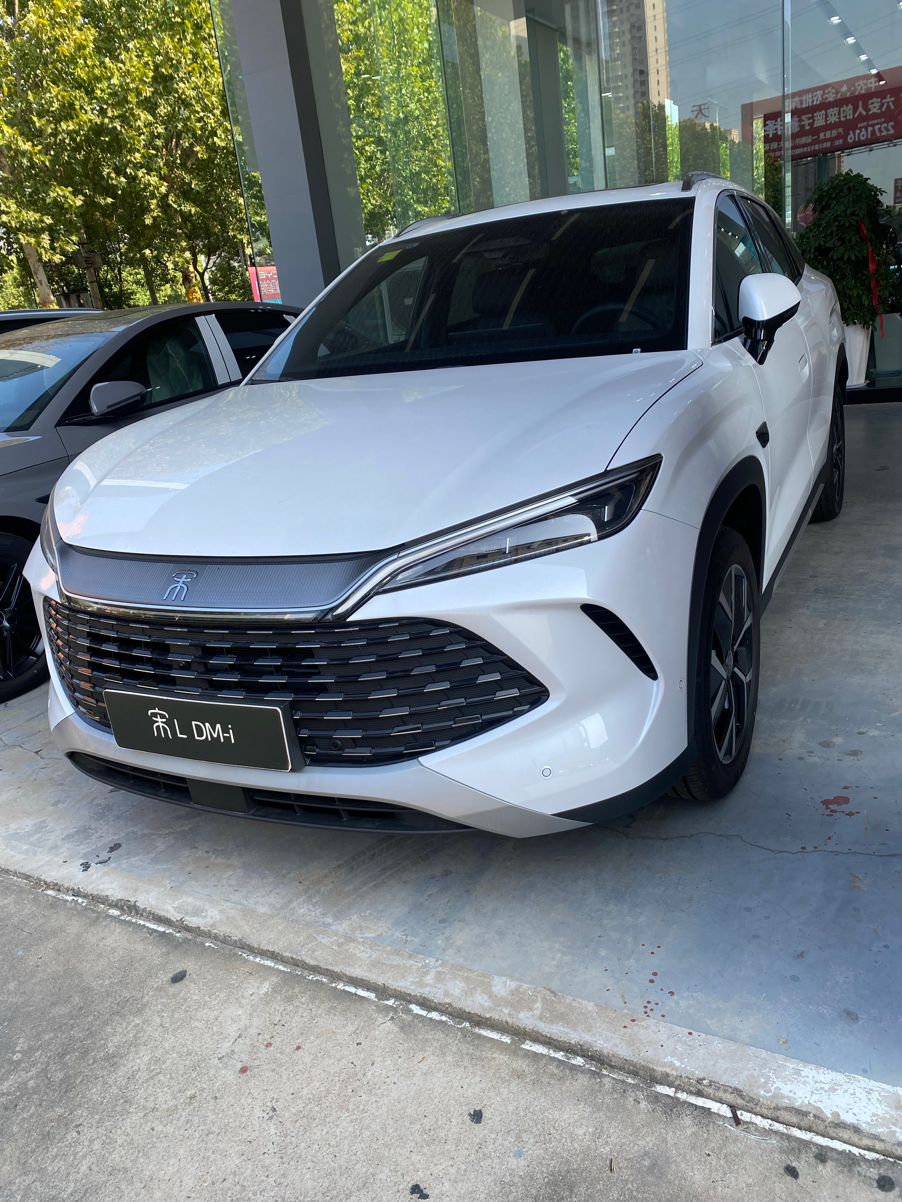 ✨26款宋LDM‑i200km超越版轿跑溜背造型，颜值动感吸睛，潮流外观一眼心动。搭载第五代DM‑i
