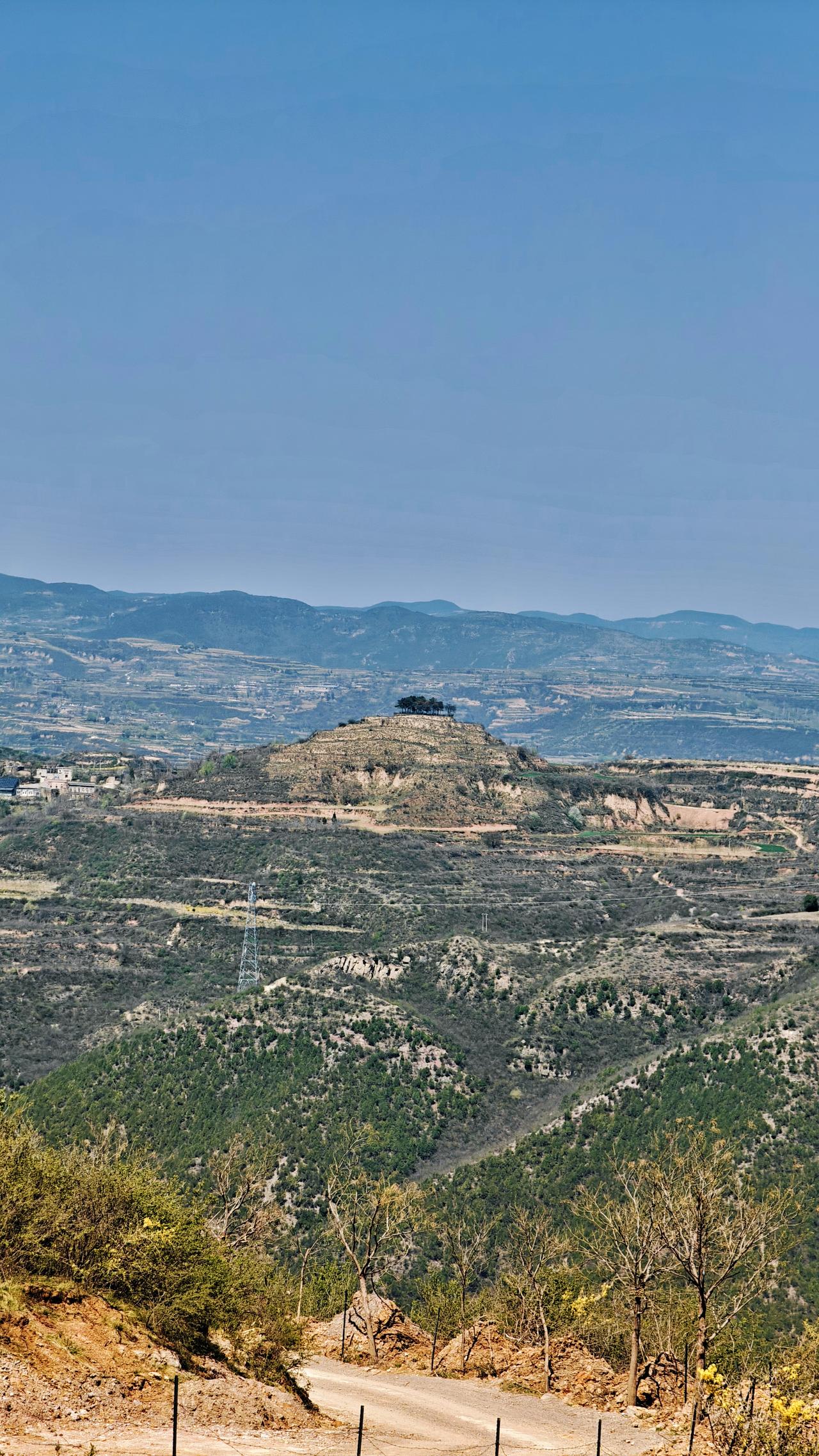 坐火车抵达太原南站后，我朝着出租车区走去，打算打辆出租车。半路上，一个陌生人拦住