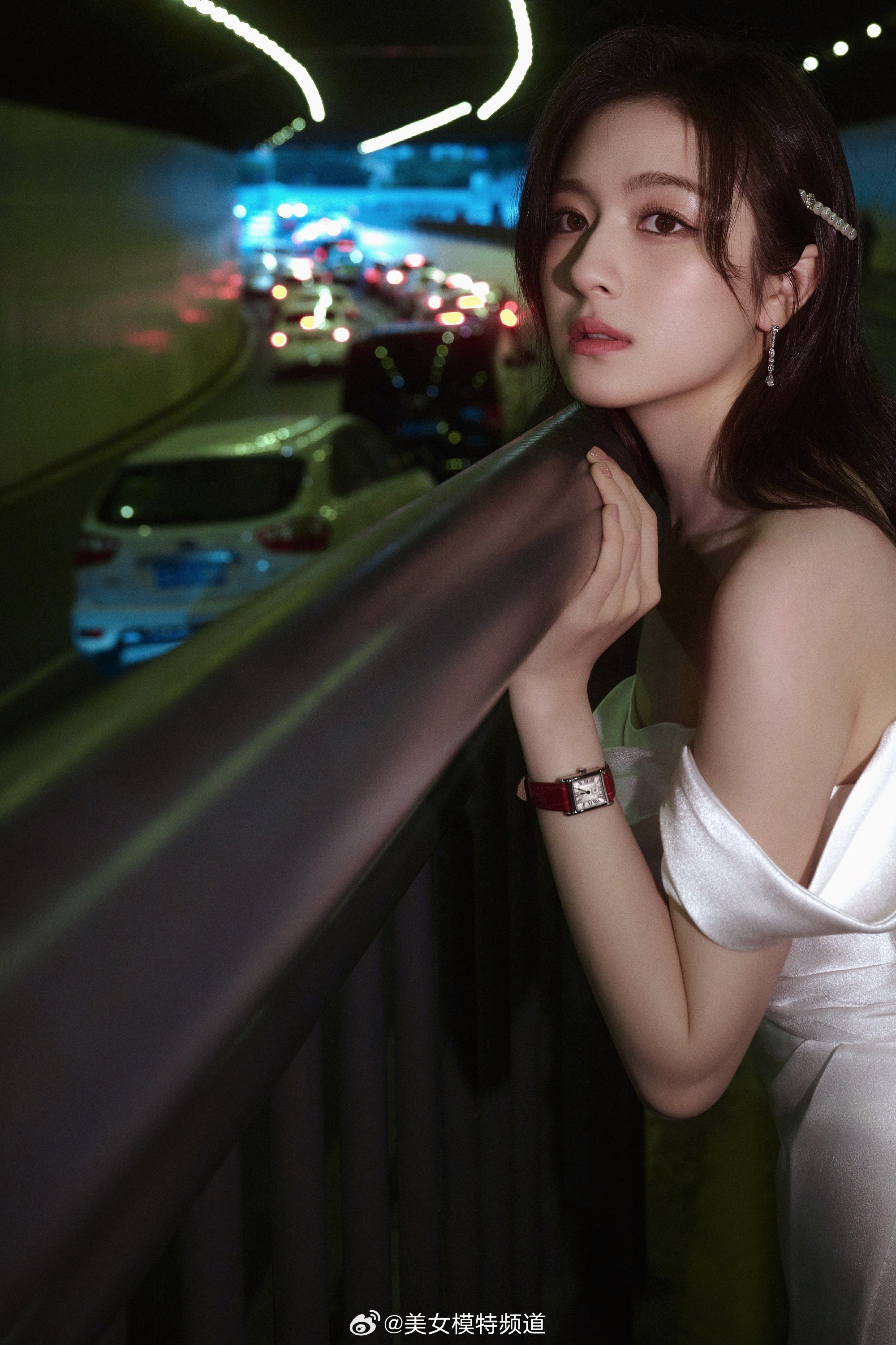 李兰迪的一组暗夜氛围感写真