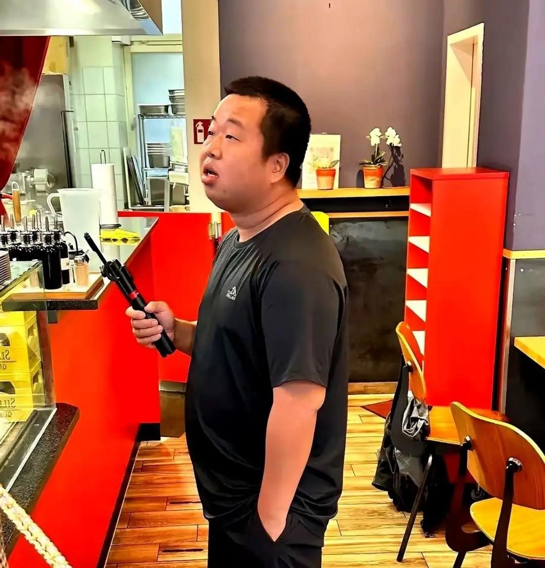 亿万富翁蓝战非在南非遭到绑架！他曾经高调宣布自己的钱多到花不完，多到自己开启了