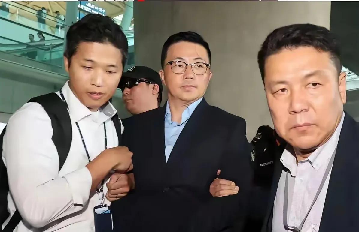 尹锡悦妻子金建希无话可说了，这时候他知道他的大管家金艺成已经被捕了。她已经知道所