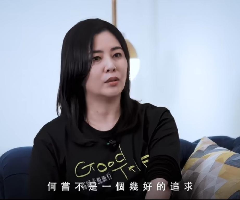 蒙嘉慧：美食当前，接受不了幸福肥也只能降低标准了虽然她也觉得自己有一点超重了