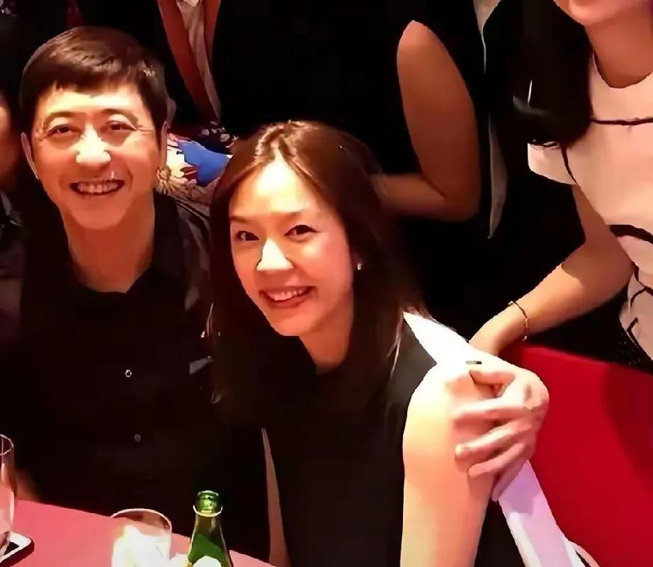 庾澄庆的情感路超有看点！他出身不凡，家族在云南影响力大，老妈张正芬传统又严苛。