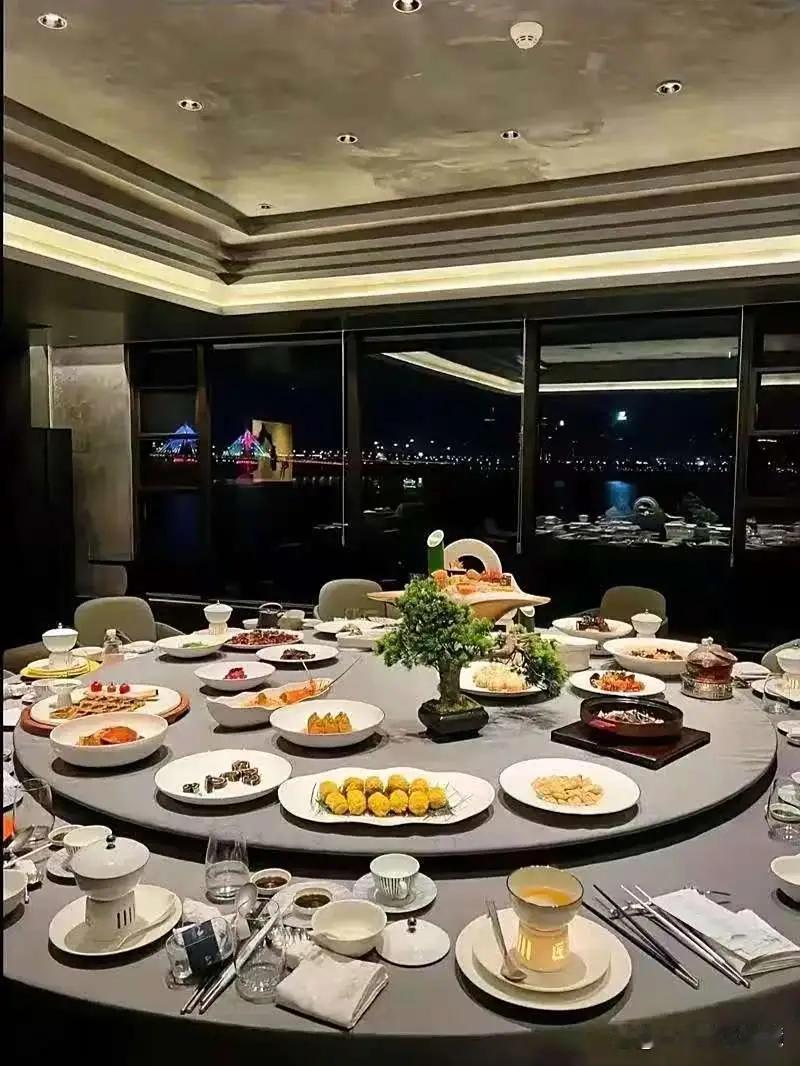 什么叫人情世故？这个问题似乎简单，却藏着一片复杂的江湖。有人说，人情世故就是在这