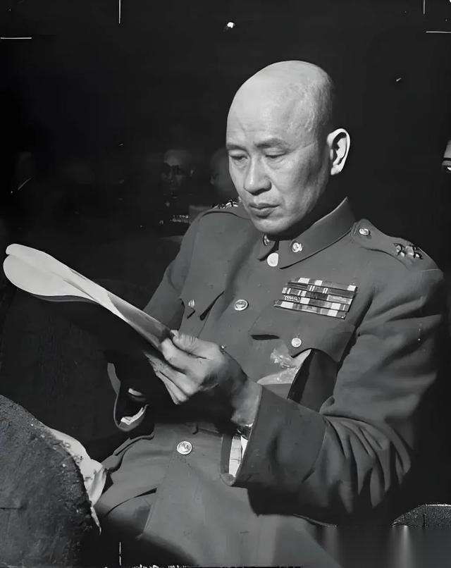 1939年，薛岳在长沙刚把十万鬼子送进“天炉”烧个半死，白崇禧就跑来视察。薛岳当